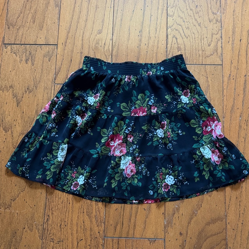 Beautiful! Never worn XSP Loft mini skirt